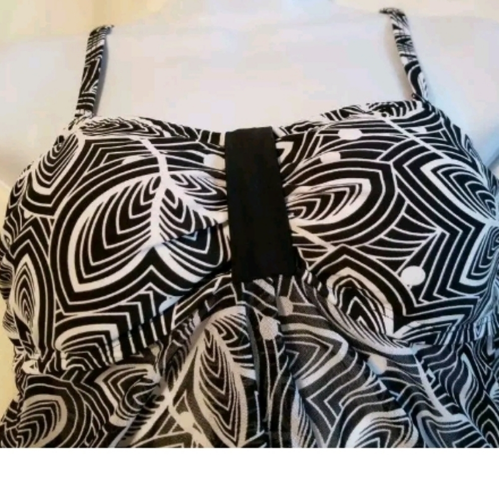 CHRISTINA Breezy tummy Whimsical vibe MATERNITY FLYAWAY swim top New - Picture 2 of 3